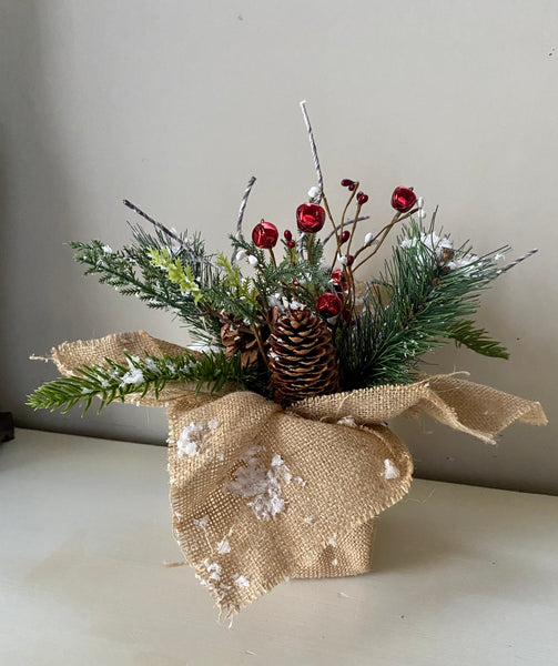 Transpac - Plastic Christmas Faux Arrangement